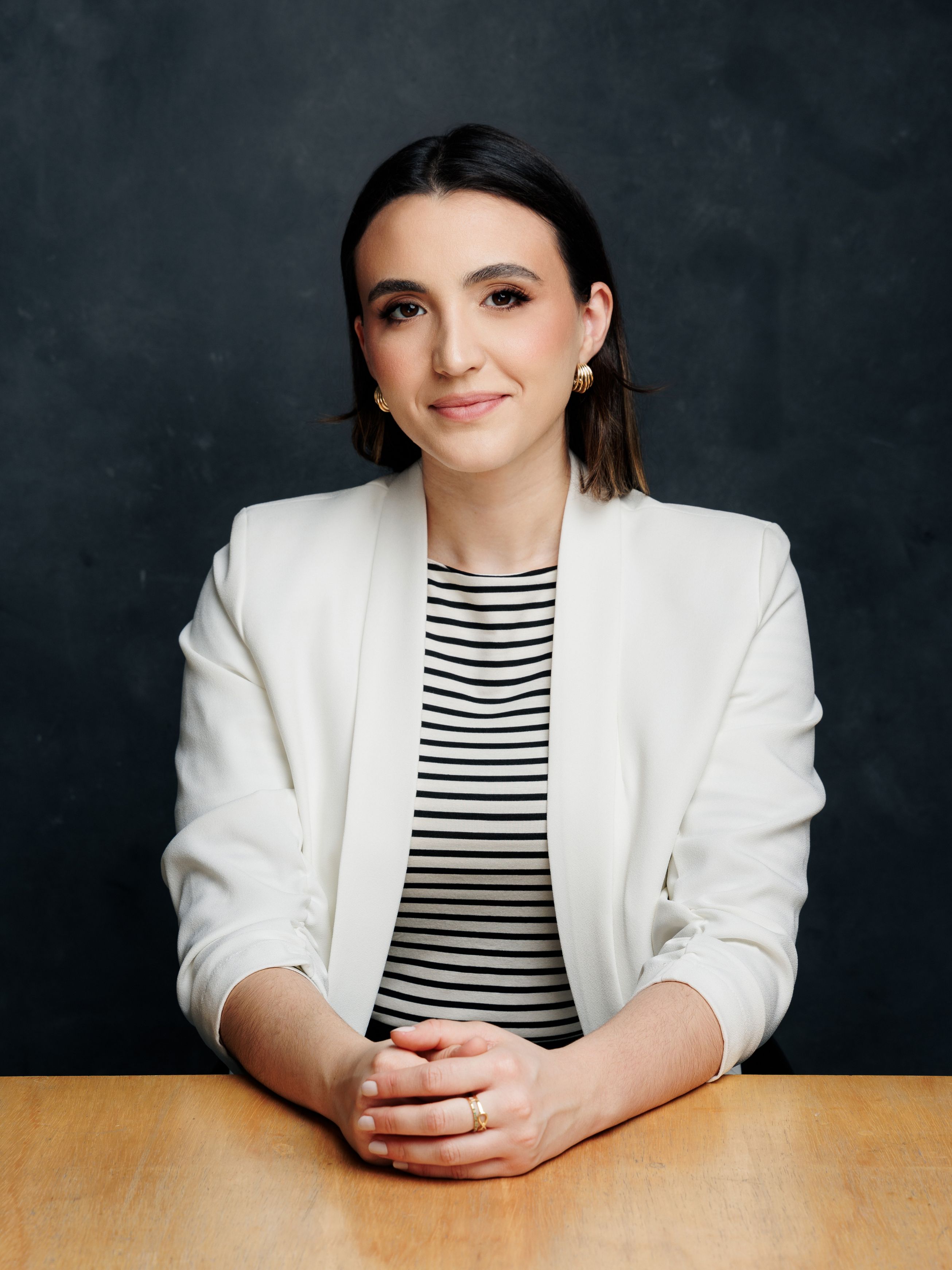 Dra Raquel Durgante, endocrinologista, em uma foto profissional